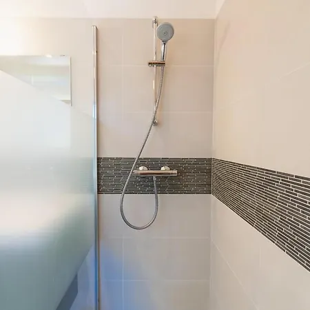 La Maison Chateau D'eau : Piscine Pour 6/8 Pers