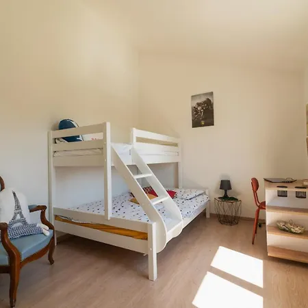 בית נופש La Maison Chateau D'eau : Piscine Pour 6/8 Pers *